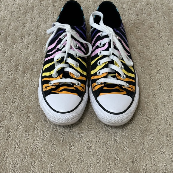 Women’s Converse All Star size 8 - Picture 4 of 9